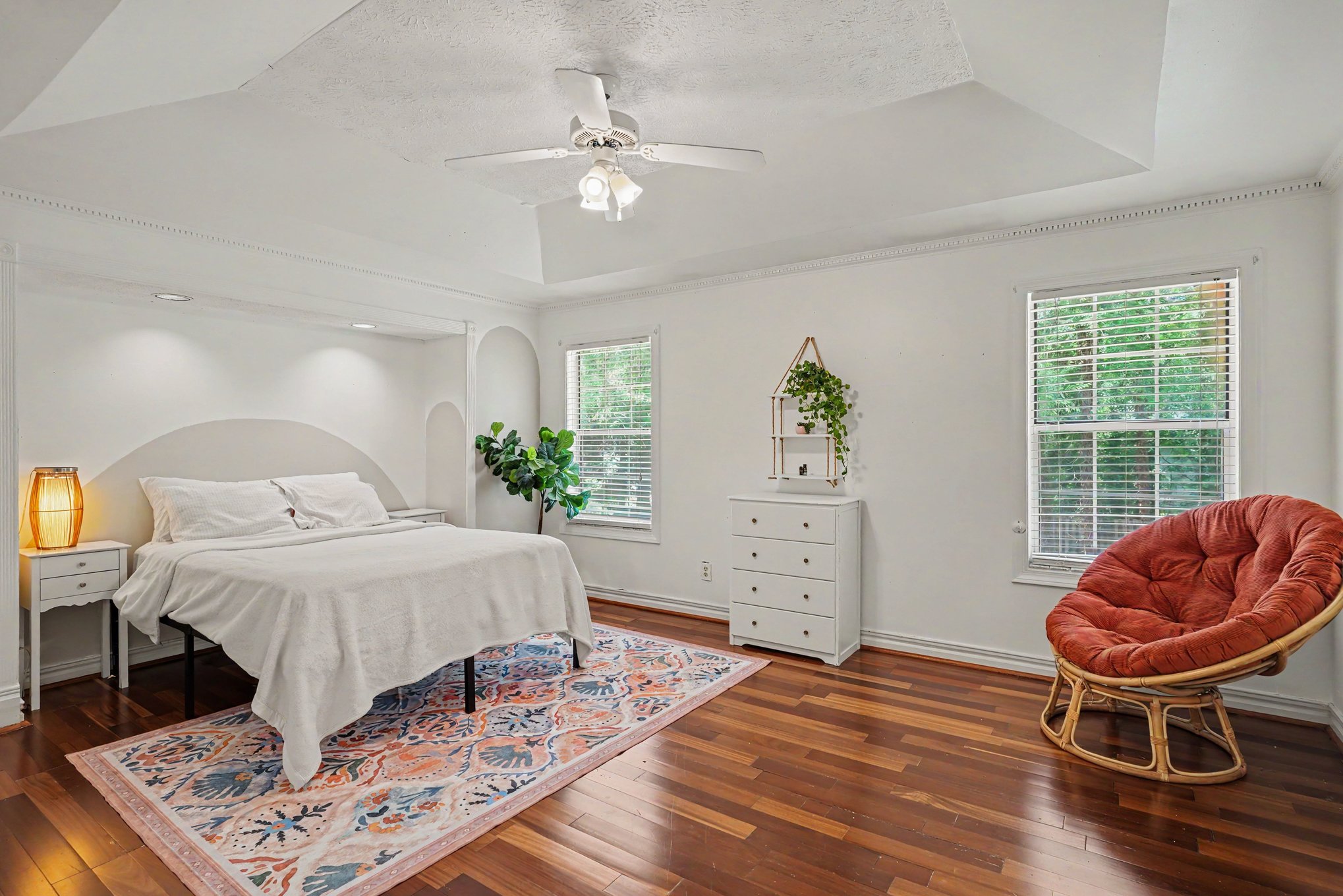 Organized bedroom by Kura Space