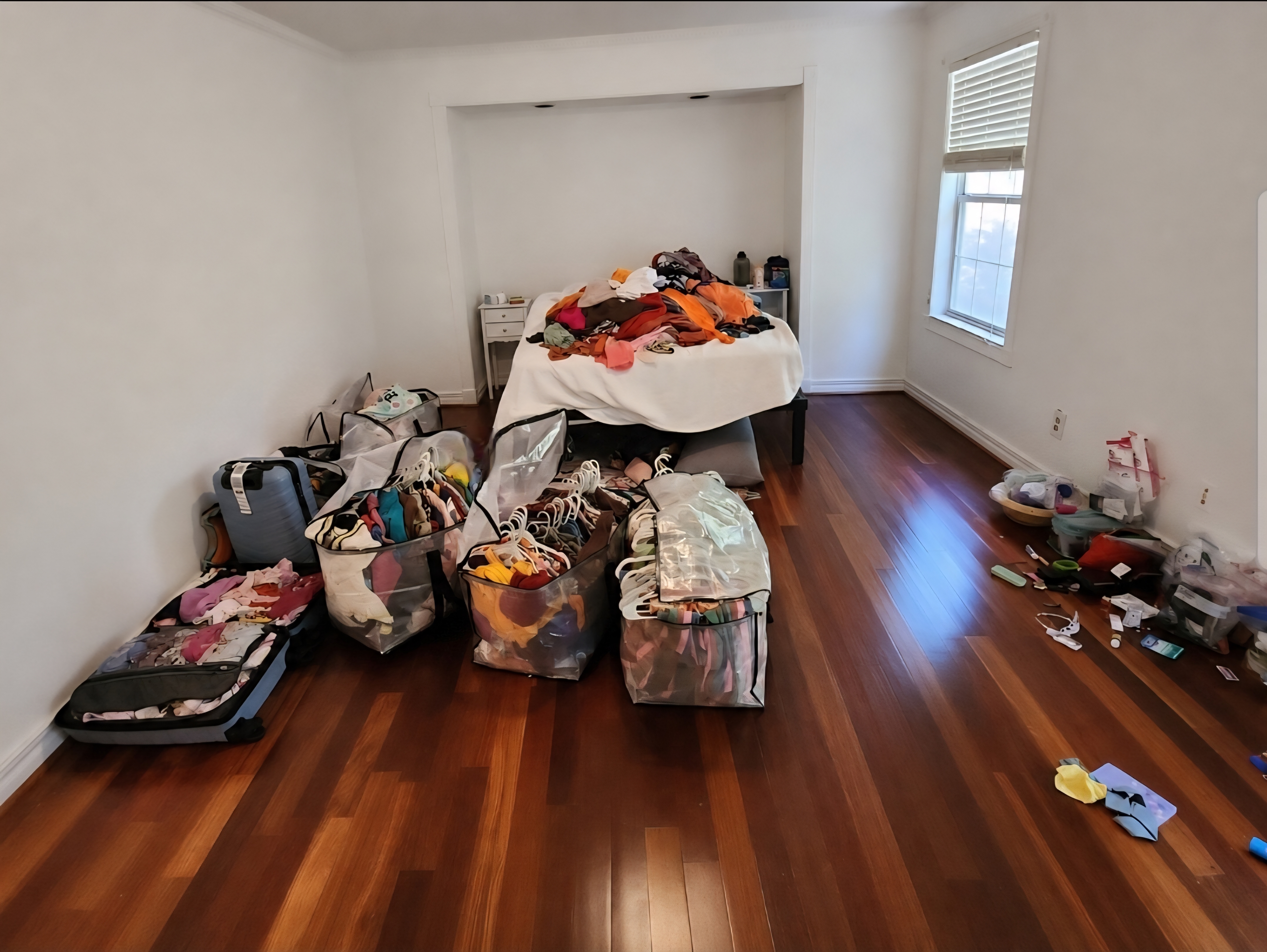 Bedroom before Kura Space organization
